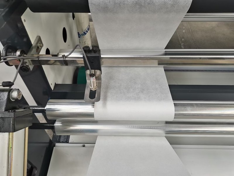 1600mm Nonwoven Roll to Sheet Cutting Machine image 2