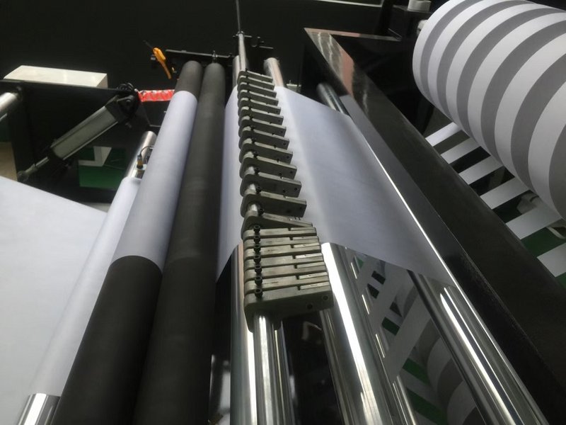 1600mm Nonwoven Roll to Sheet Cutting Machine image 3