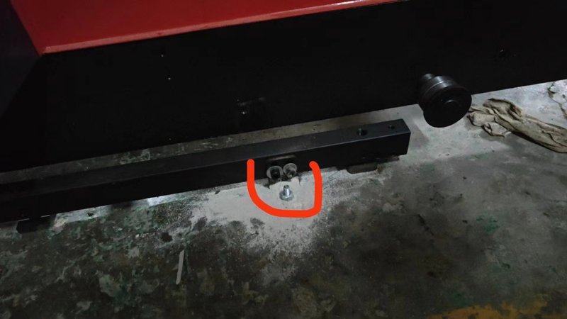 Die Cutting Machine with Robot Arm image 4