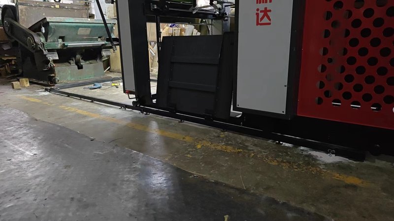Die Cutting Machine with Robot Arm image 8