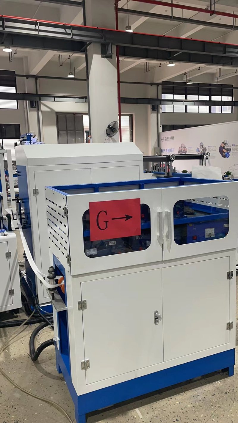 FMF600B Five in One Multifunctional Nonwoven Bag Making Machine image 2