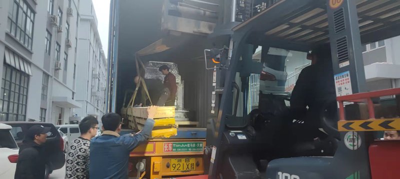 HBL-DC600 Automatic Multifunctional Nonwoven Bag Making Machine image 2