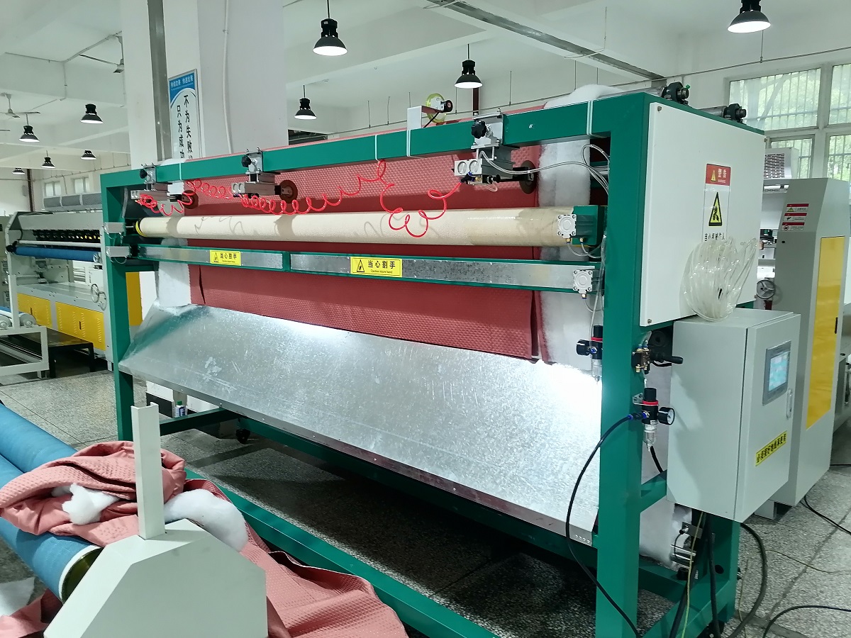 oil absorbent high thickness Pad cutting machine image 1
