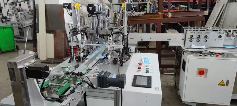 Three Layers Flat Type Mask Making Machine image 5