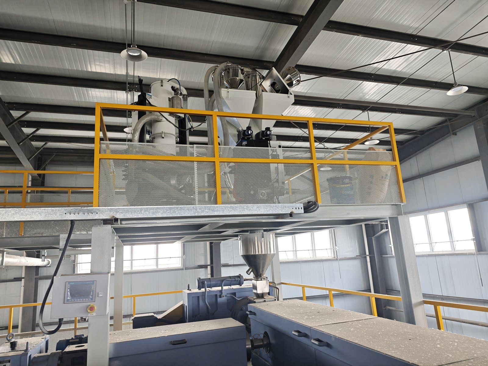 Used 3.2m Yanpeng SSS PP Spunbond Nonwoven Line image 4